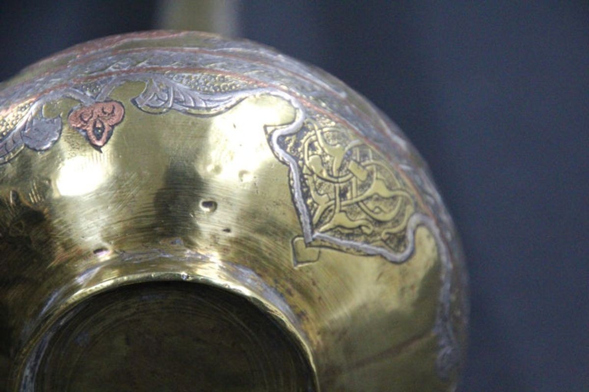 19th Century Middle Eastern Brass Inlaid Decorative Vase - E-mosaik