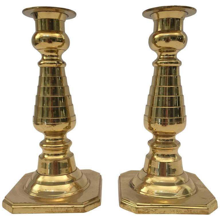 Pair of Victorian Polished Brass Candlesticks - E-mosaik